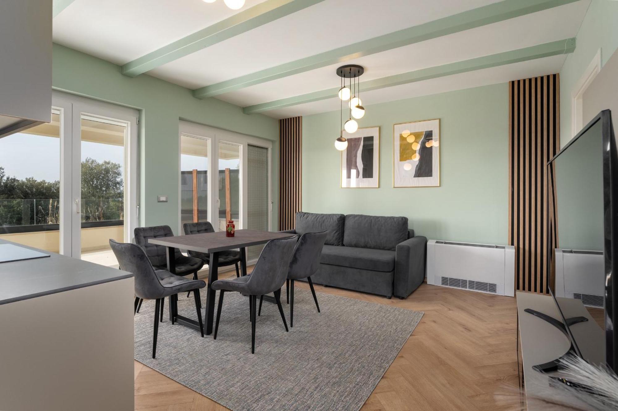 Larum Apartmens Vrsar Exterior foto