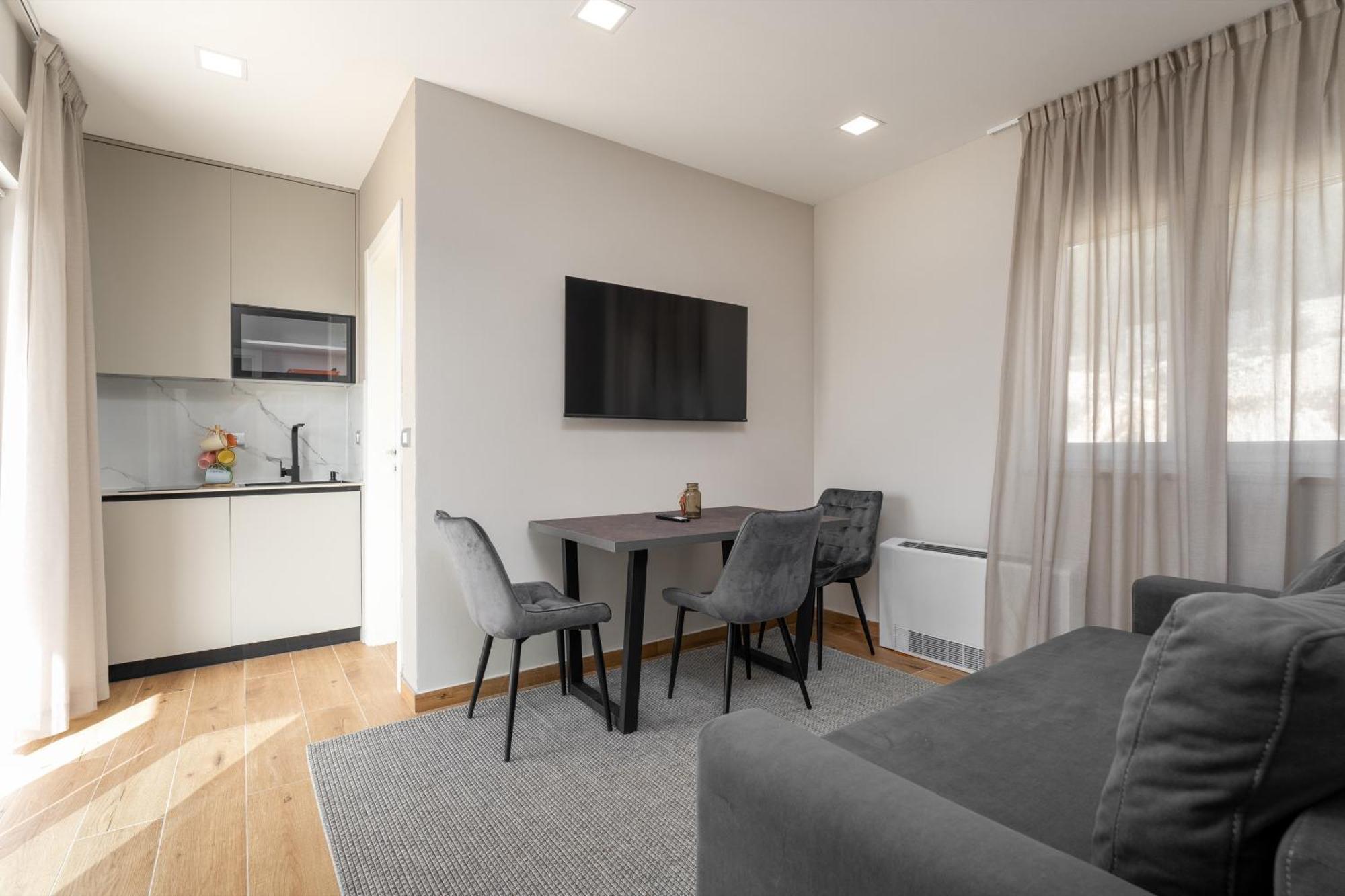 Larum Apartmens Vrsar Exterior foto