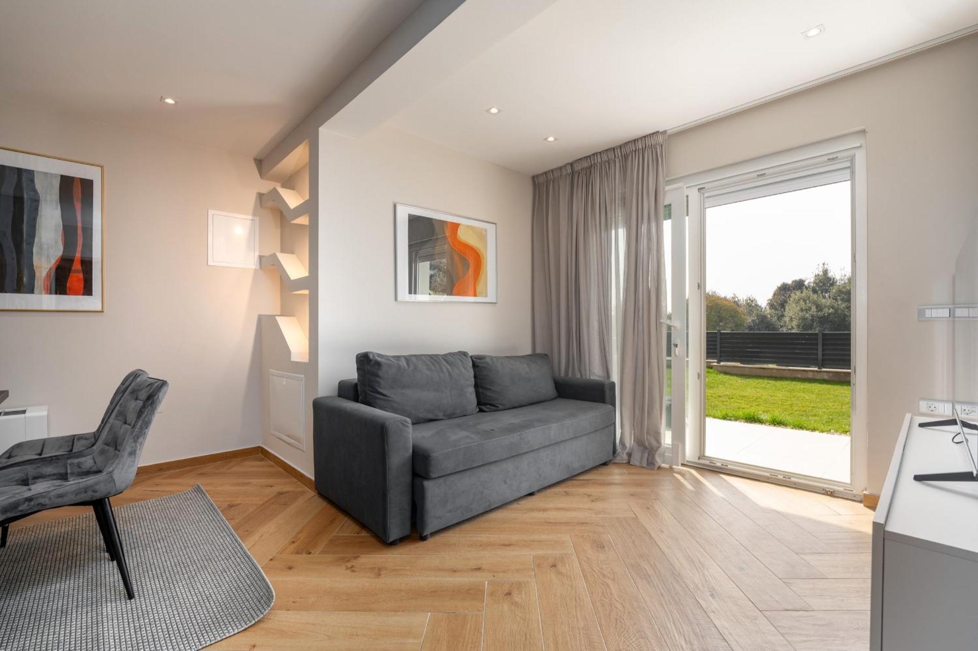 Larum Apartmens Vrsar Exterior foto